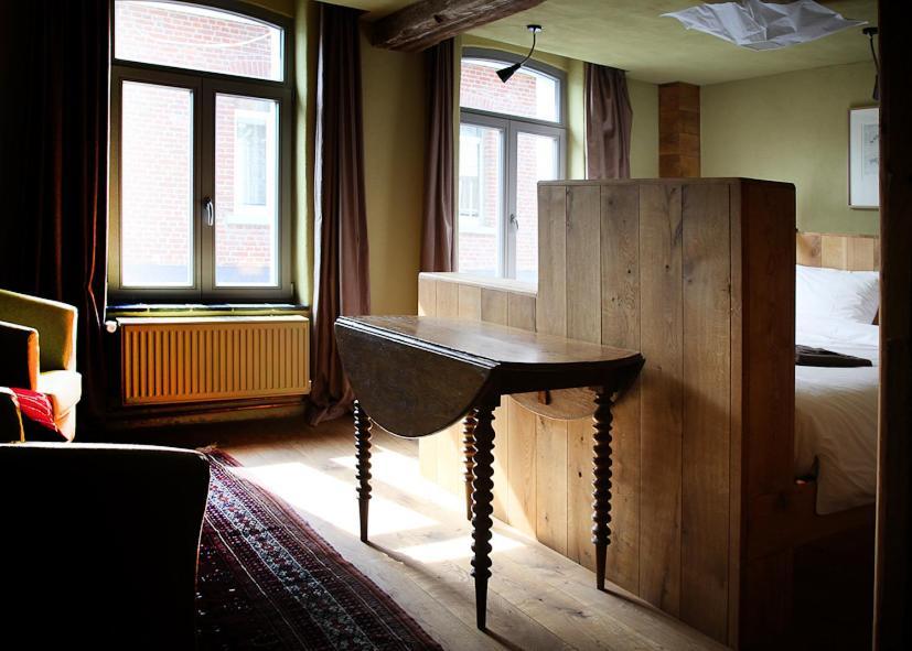 Poeziehotel Surplace - 15 Min Van Pairi Daiza & Industriezone Ghislenghien Bever Eksteriør billede